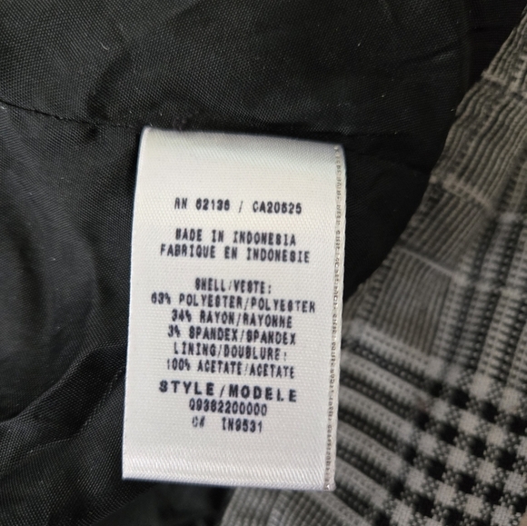 GUESS Plaid black & white cropped Jacket. Size small - Picture 8 of 10